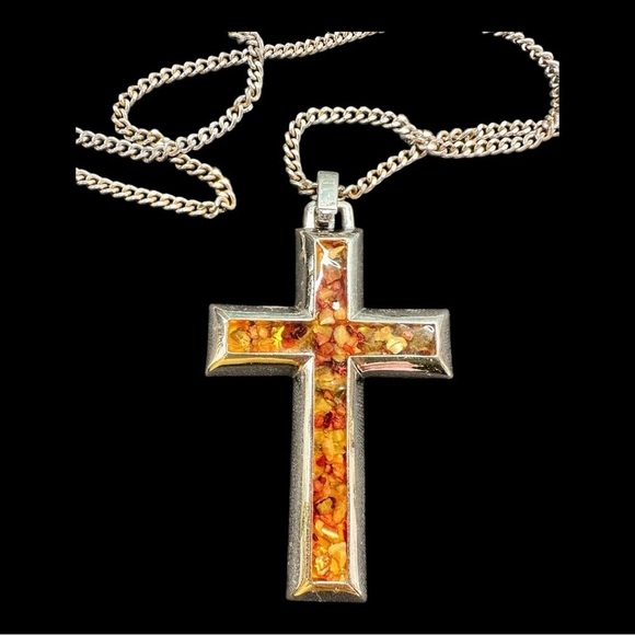 CELEBRITY, VINTAGE, SILVER-TONE METAL CROSS PENDANT WITH 24” CHAIN. - Picture 3 of 5